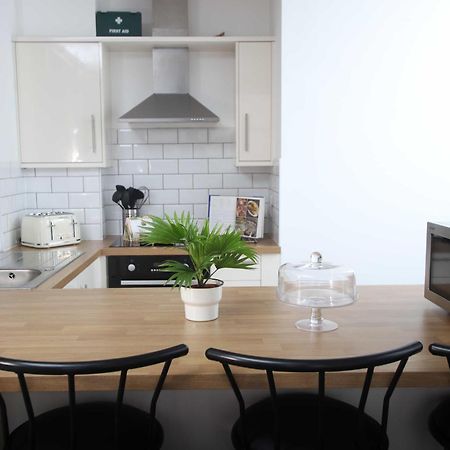 Aisiki Living At Upton Rd, Multiple 1, 2, Or 3 Bedroom Apartments, King Or Twin Beds With Free Wi-Fi & Parking Watford  Eksteriør bilde