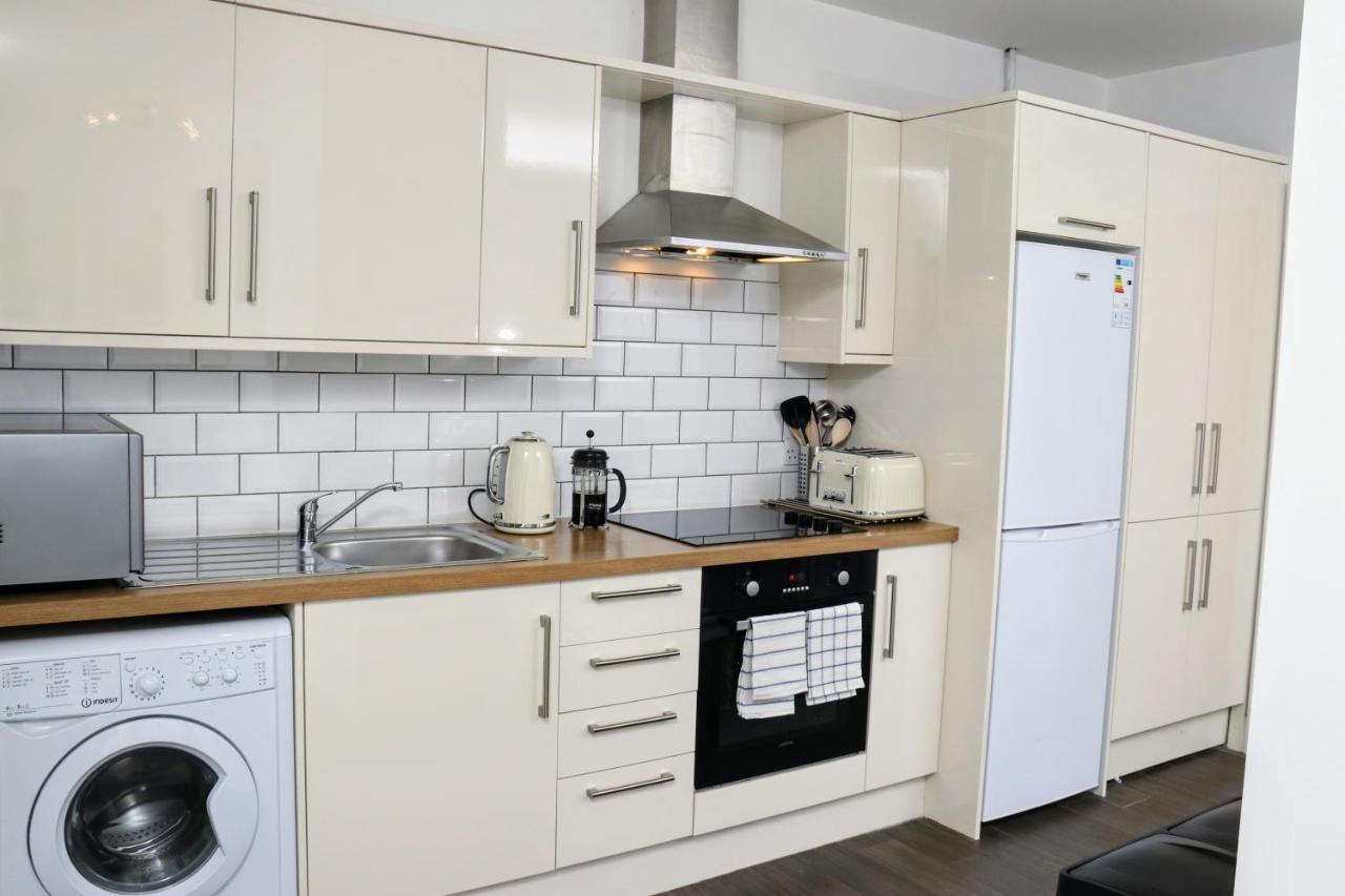 Aisiki Living At Upton Rd, Multiple 1, 2, Or 3 Bedroom Apartments, King Or Twin Beds With Free Wi-Fi & Parking Watford  Eksteriør bilde