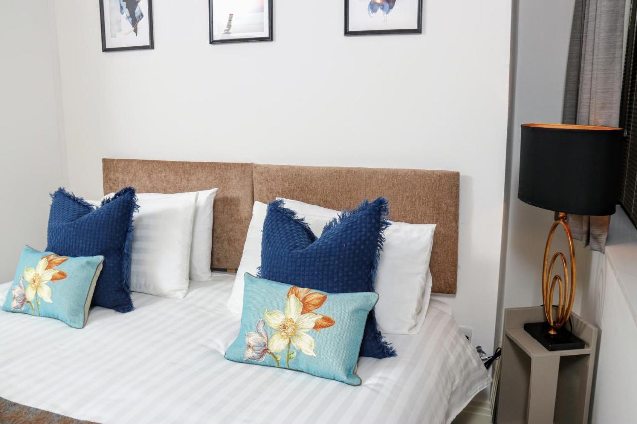 Aisiki Living At Upton Rd, Multiple 1, 2, Or 3 Bedroom Apartments, King Or Twin Beds With Free Wi-Fi & Parking Watford  Eksteriør bilde