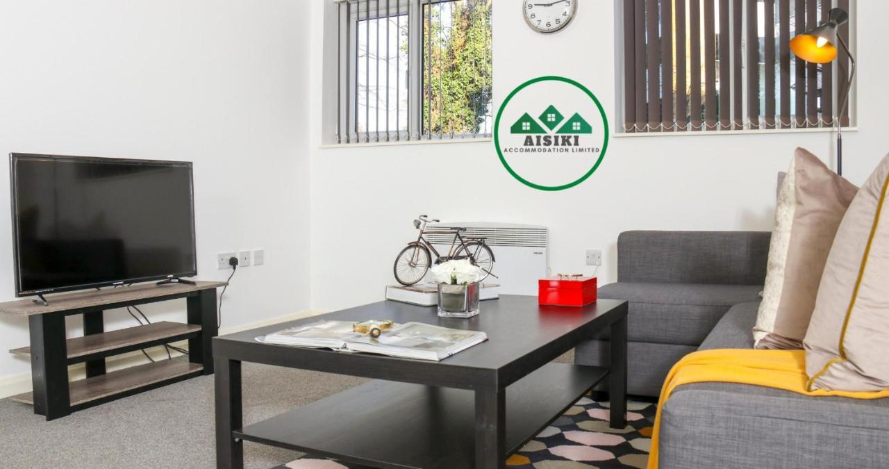 Aisiki Living At Upton Rd, Multiple 1, 2, Or 3 Bedroom Apartments, King Or Twin Beds With Free Wi-Fi & Parking Watford  Eksteriør bilde