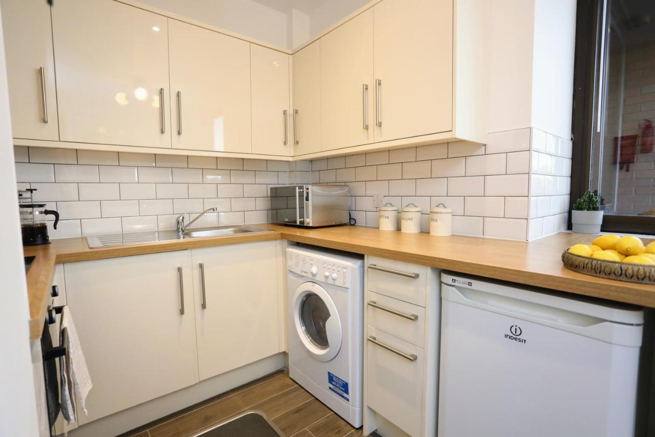 Aisiki Living At Upton Rd, Multiple 1, 2, Or 3 Bedroom Apartments, King Or Twin Beds With Free Wi-Fi & Parking Watford  Eksteriør bilde