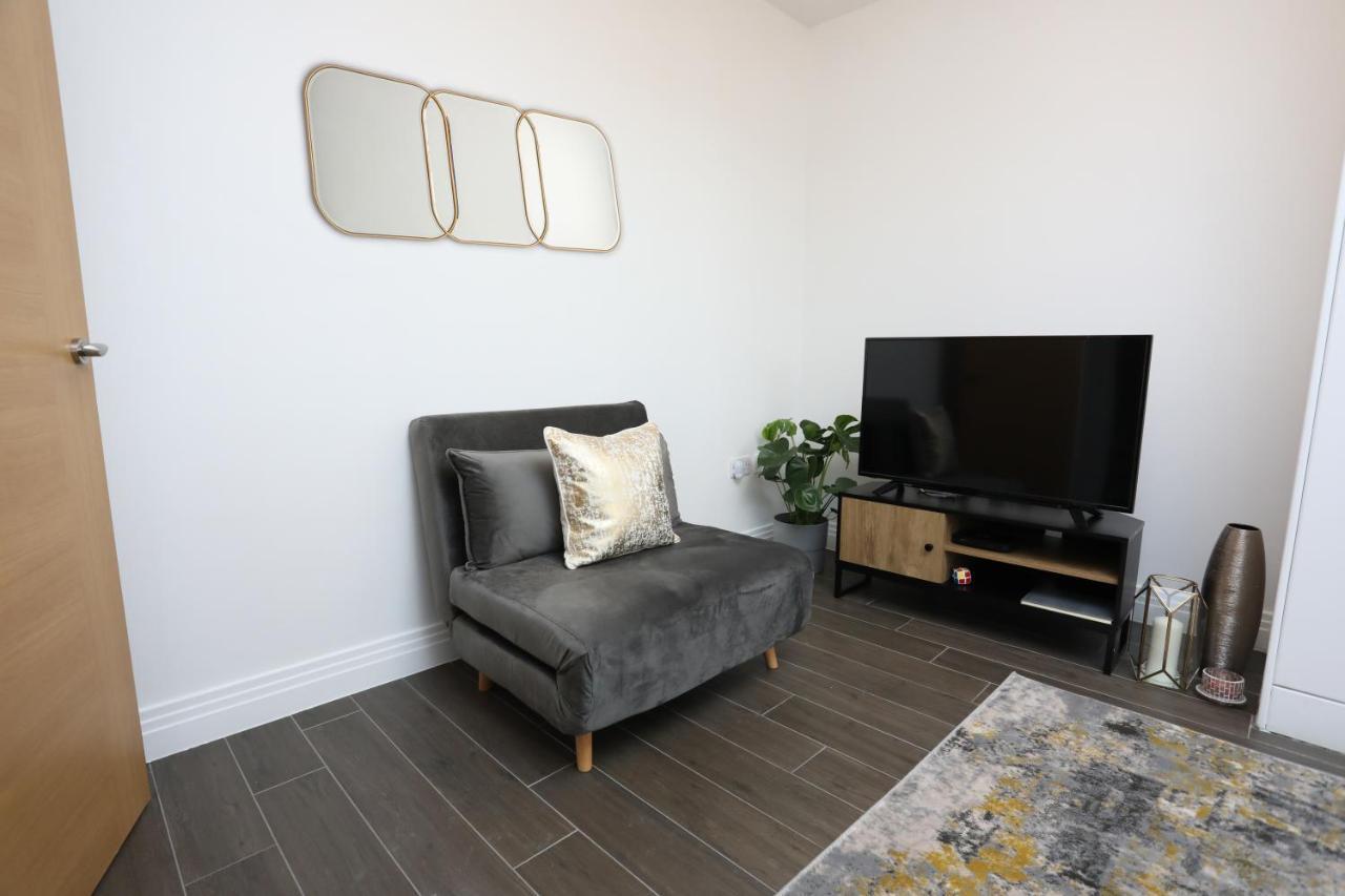 Aisiki Living At Upton Rd, Multiple 1, 2, Or 3 Bedroom Apartments, King Or Twin Beds With Free Wi-Fi & Parking Watford  Eksteriør bilde