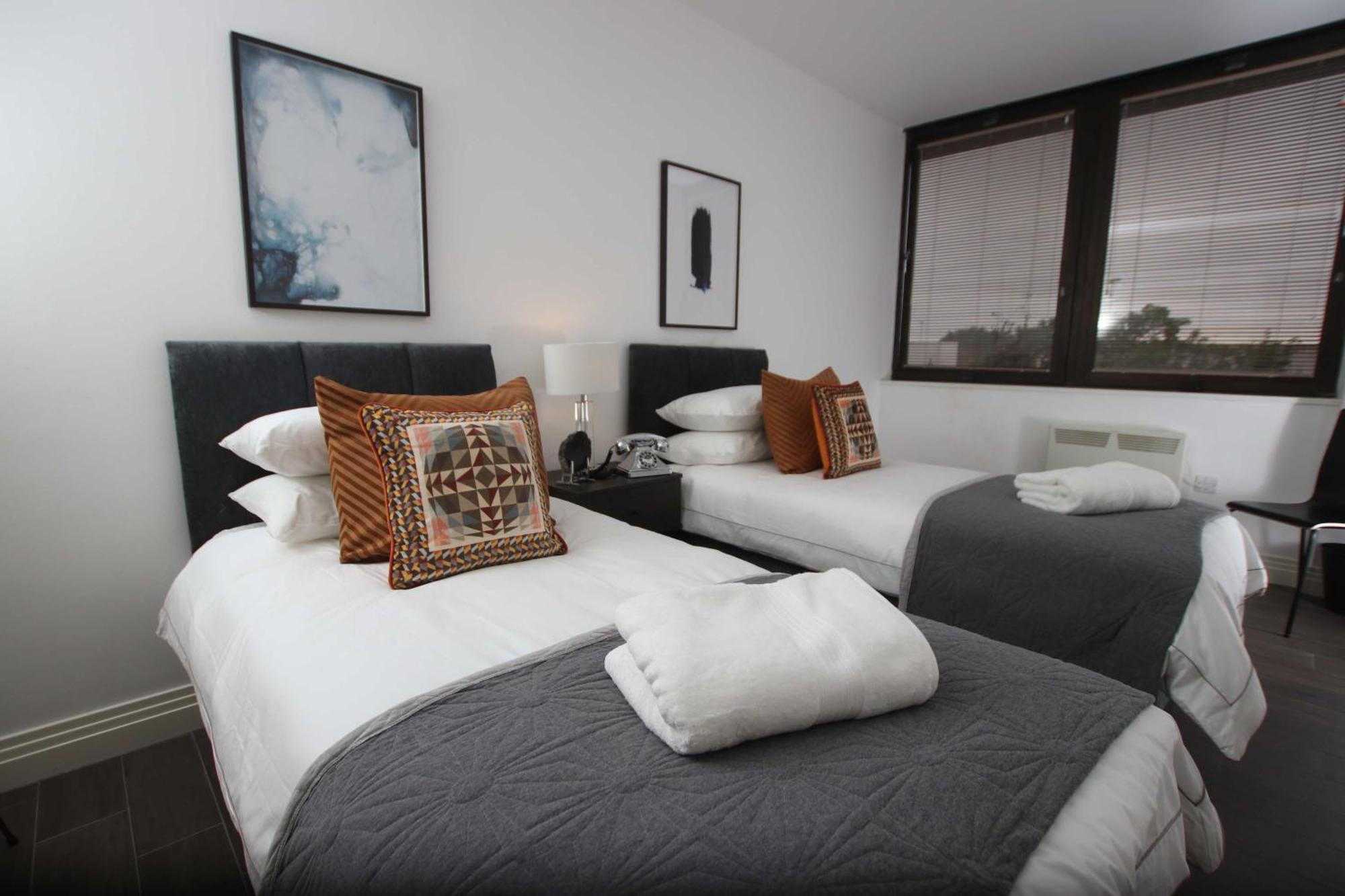 Aisiki Living At Upton Rd, Multiple 1, 2, Or 3 Bedroom Apartments, King Or Twin Beds With Free Wi-Fi & Parking Watford  Eksteriør bilde