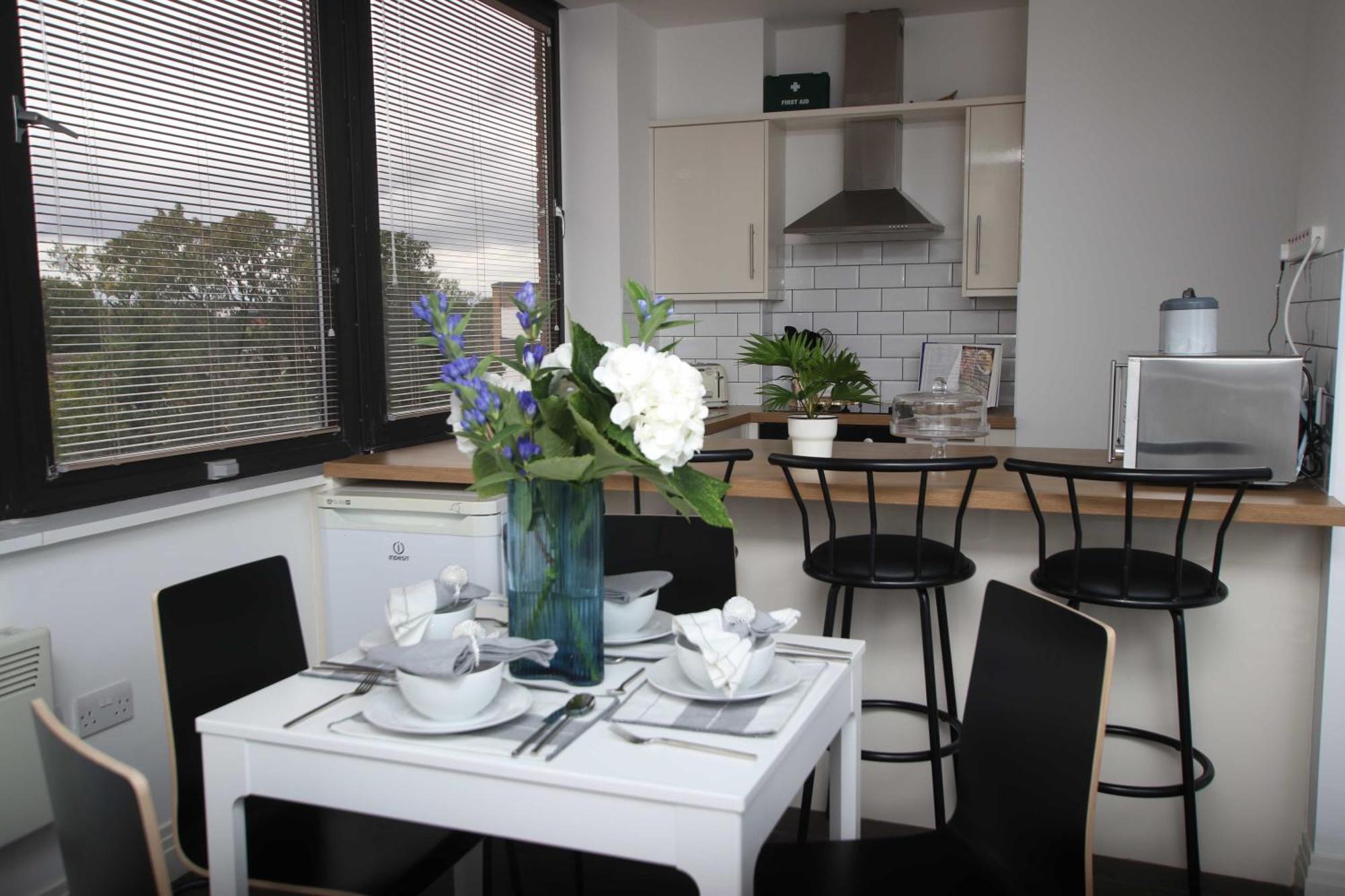 Aisiki Living At Upton Rd, Multiple 1, 2, Or 3 Bedroom Apartments, King Or Twin Beds With Free Wi-Fi & Parking Watford  Eksteriør bilde