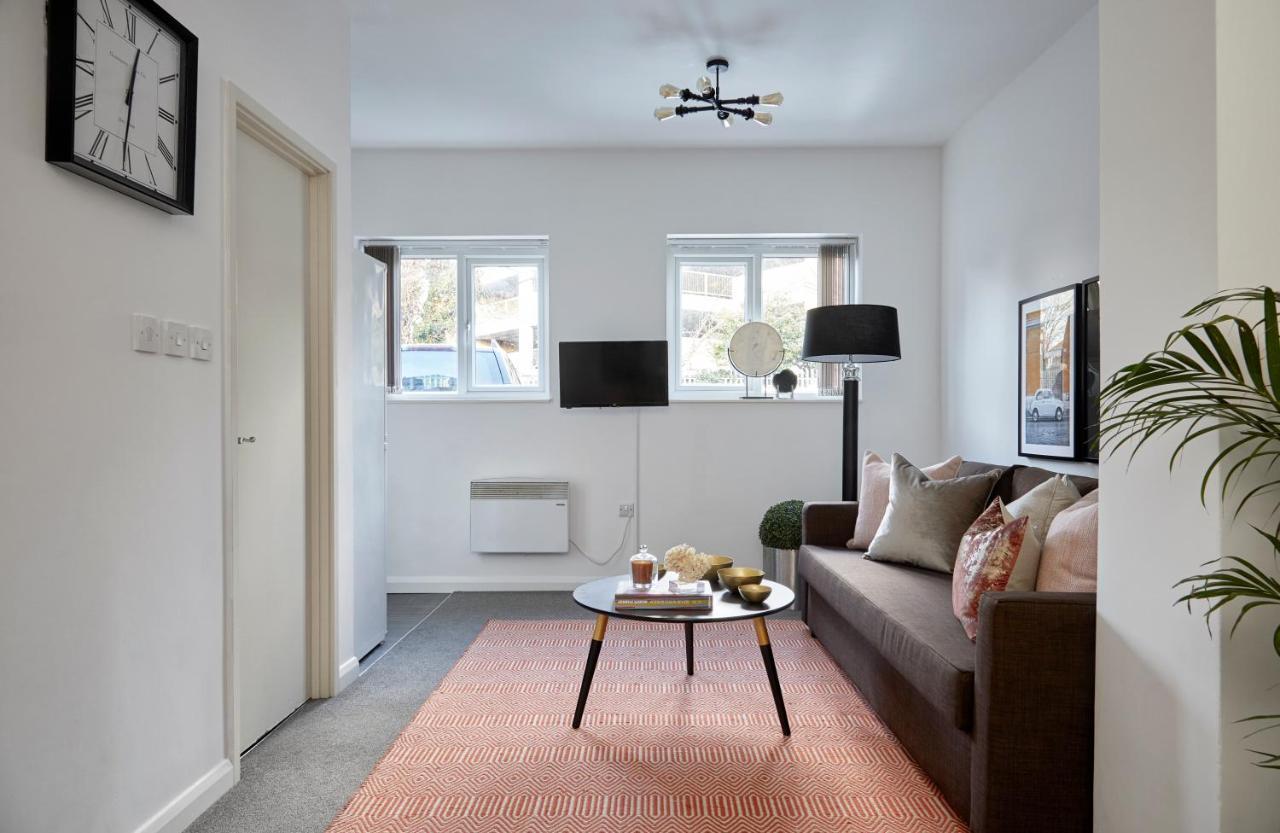 Aisiki Living At Upton Rd, Multiple 1, 2, Or 3 Bedroom Apartments, King Or Twin Beds With Free Wi-Fi & Parking Watford  Eksteriør bilde